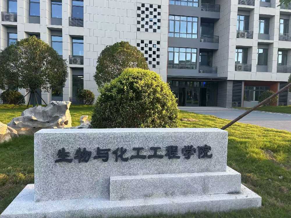 秦都区扬州职业大学体育场高杆灯项目